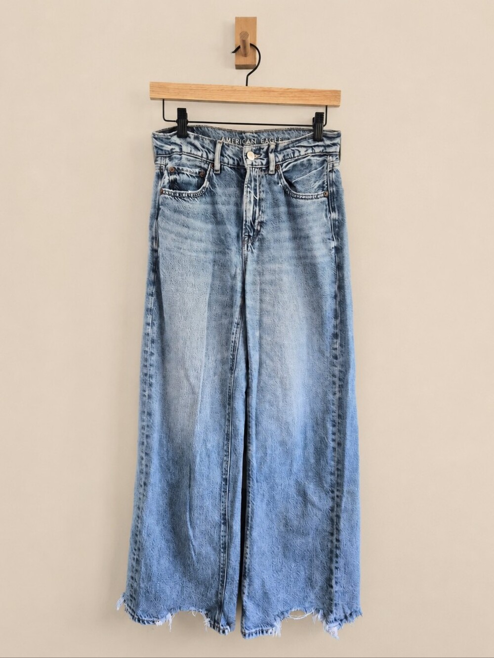 American Eagle Wide‎ Leg Raw Hem High Rise Jeans Women’s Size 2 Short Light Wash